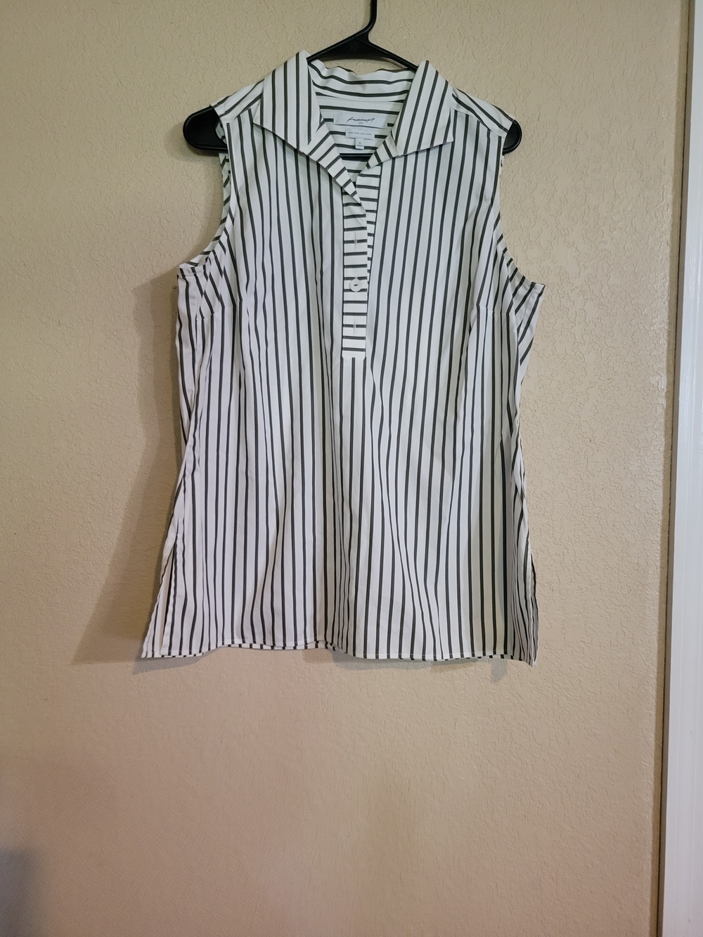 Foxcroft Sleeveless White Blouse with Black Stripes